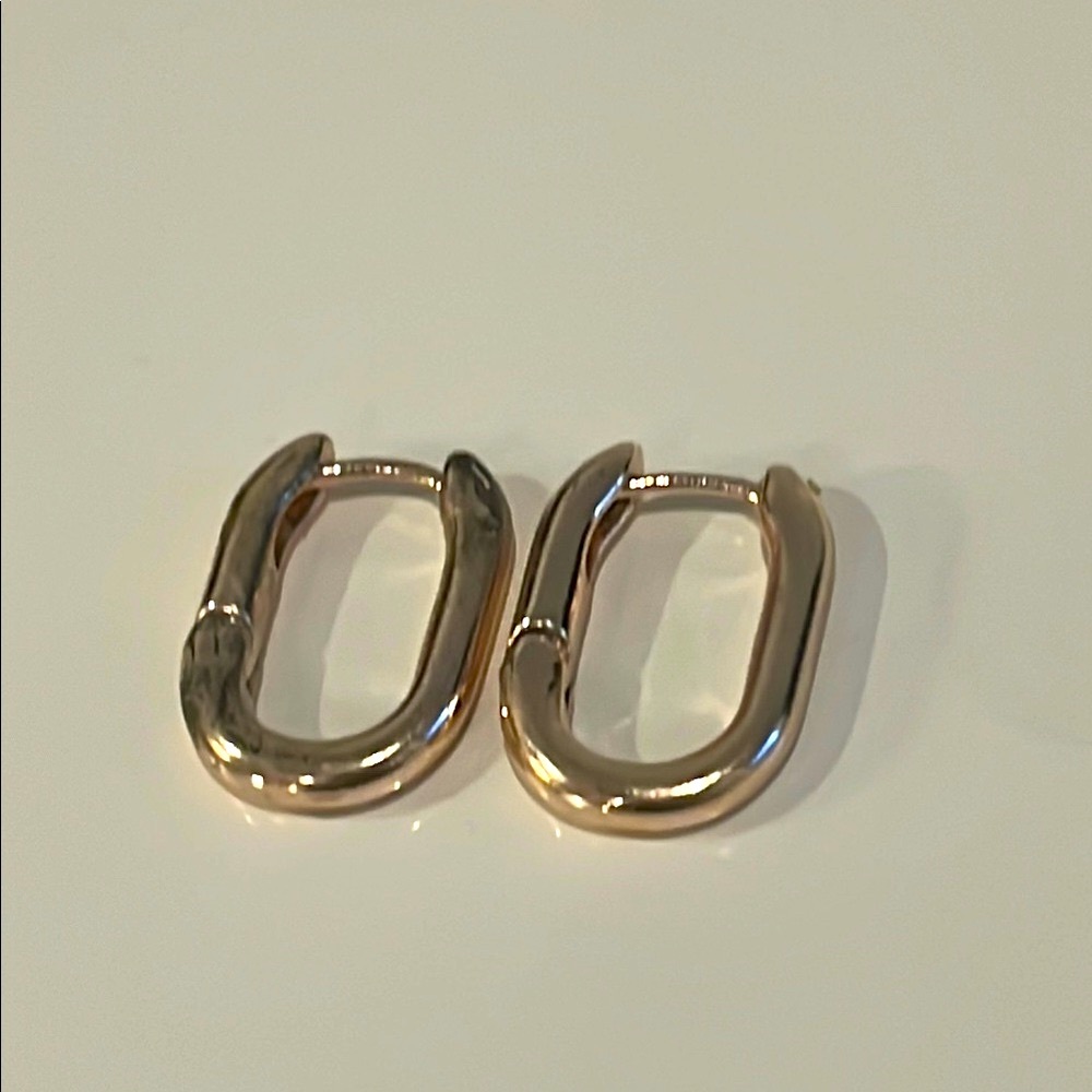 Elegant gold toned Hoop Earrings - Picture 2 of 6